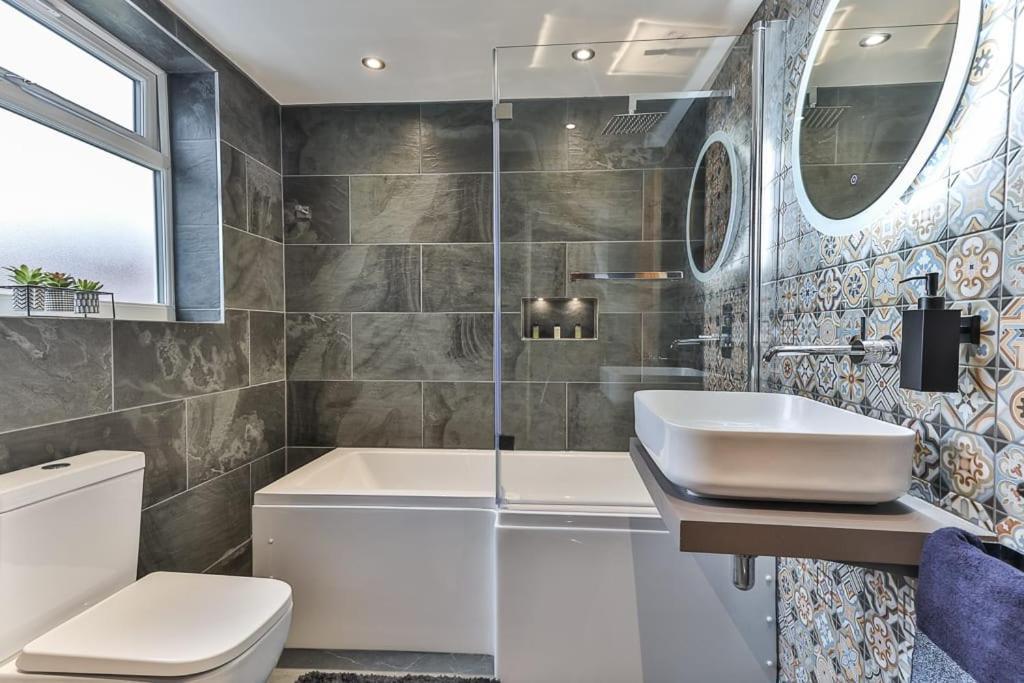 Luxury Spacious Pad With Games Room Sheffield Kültér fotó